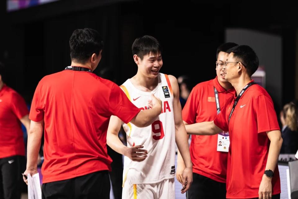 翼展三折眼界大开 华为Mate XT 2非凡大师快速上手