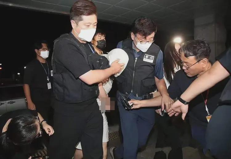 360万法拉利被熊孩子当滑梯划伤 仍有家长拒不露面 车主:绝不妥协将起诉